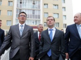Медведев: строительство новых жилых домов является более приоритетным, чем укрепление старых.