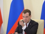Медведев поручил представить предложения по ограничению импорта стройматериалов.