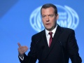 Медведев заявил о недопустимости отличий стоимости строительства дорог в регионах.